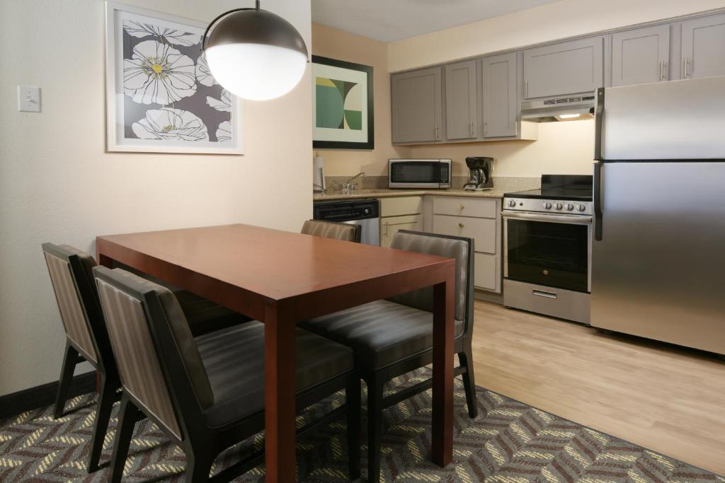 Residence Inn Dallas Addison/Quorum Drive image 17